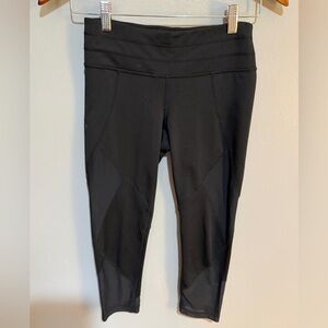 ATHLETA BLACK PERFORMANCE CAPRI LEGGINGS SZ XS
